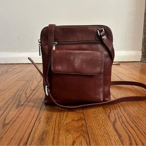 HOBO INTERNATIONAL Vintage Brown
Leather Crossbody